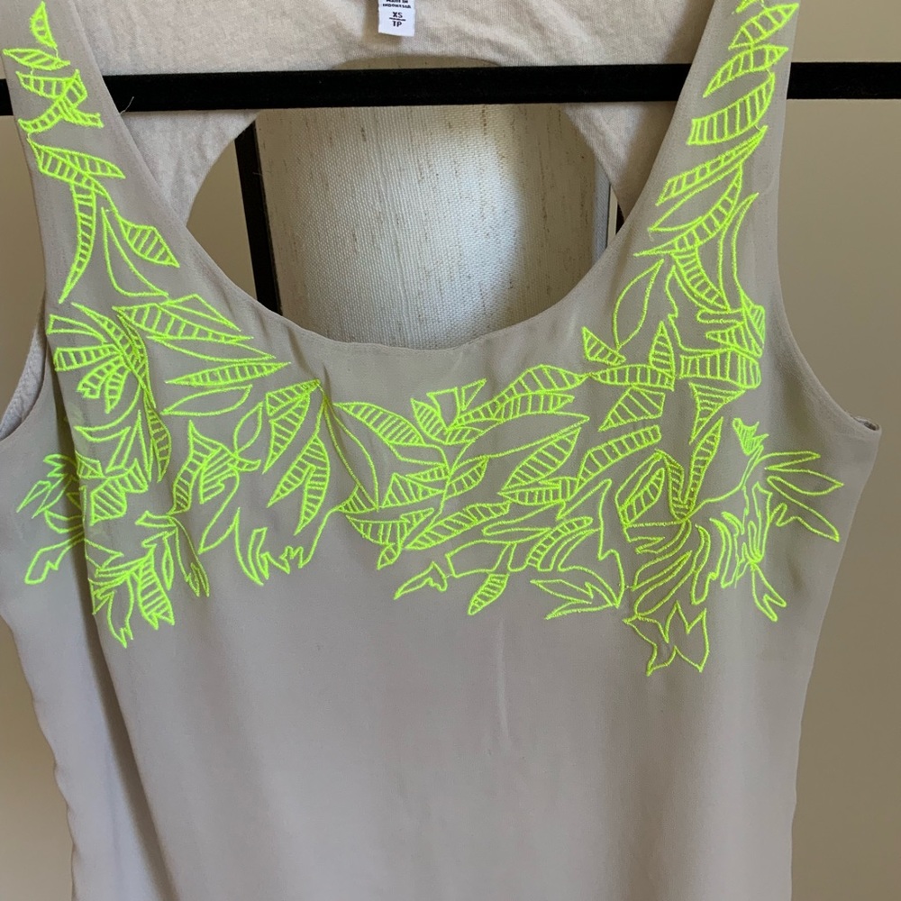 Express Open back Tank - Picture 2 of 3